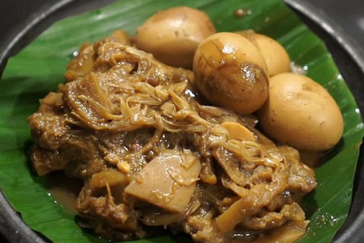 Gudeg Sempit Cilacap: Antrean Mengular Tiap Maghrib!